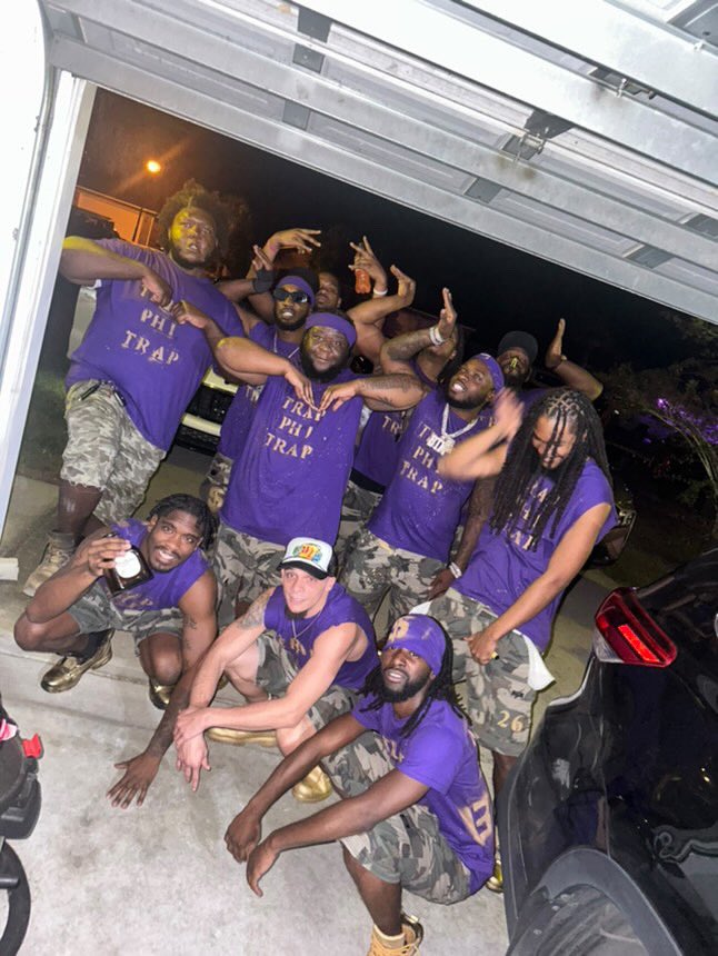 A1JayGei's tweet photo. We a gang not a frat #TrapPhiTrap
🫸🏾😂🫷🏾 https://t.co/AMKE4VBCTA