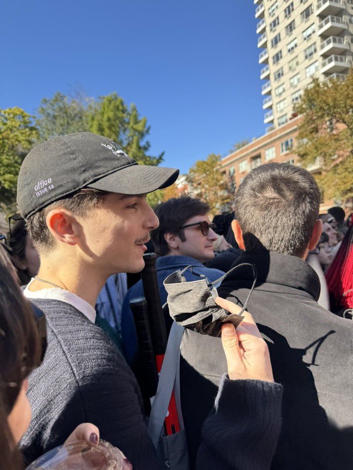 him arriving in a mask i know his dramatic ass wanted a big reveal he’s so funny