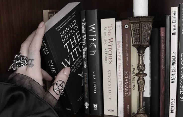 must be the season of the witch 🐈‍⬛