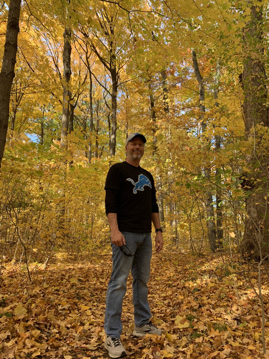 kle052789's tweet photo. #campuswalk #falldays #puremichigan #optoutside https://t.co/8yQYPqqUEr