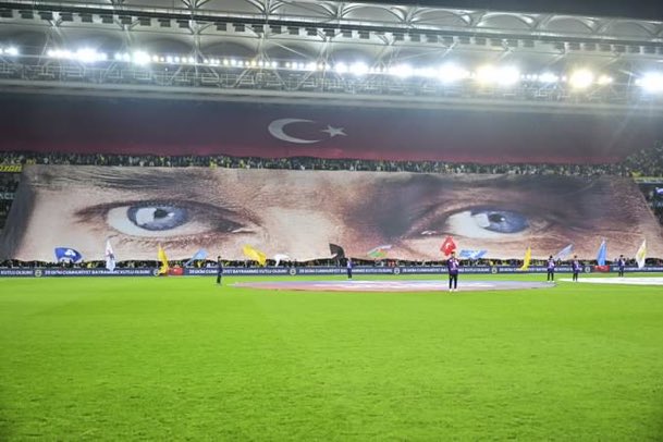 mottofutbol's tweet photo. 🟡🔵 Fenerbahçe taraftarının 29 Ekim için yaptığı kareografi https://t.co/sdsufTfbBr