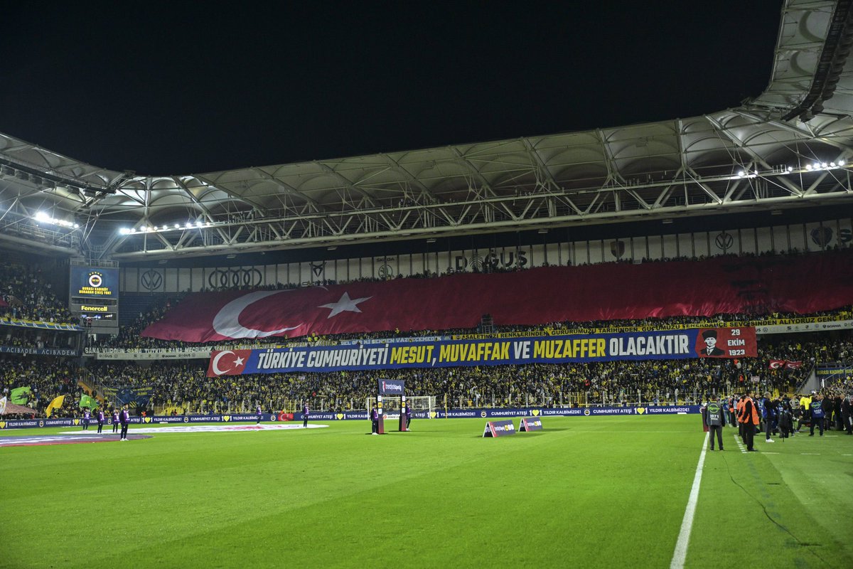 mottofutbol's tweet photo. 🟡🔵 Fenerbahçe taraftarının 29 Ekim için yaptığı kareografi https://t.co/sdsufTfbBr