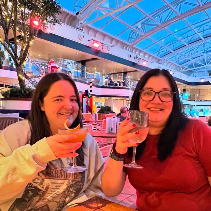 Lizzy and Laura tweet media