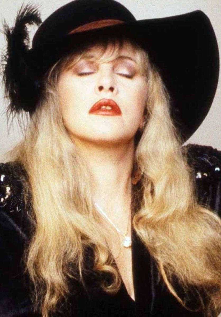 a_vampiresdream's tweet photo. flawless 🖤🌙 https://t.co/CaM2GfyVtx