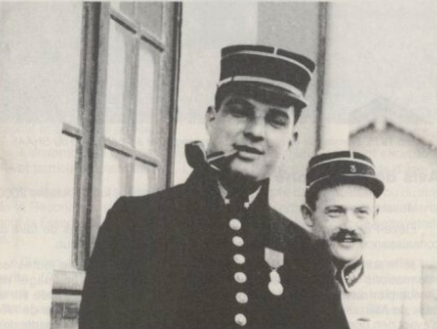 1)  İlk Türk pilotu kimdir?
Bu soruya herkes Fesa Evrensev cevabını verecektir. Peri Osmanlı vatandaşı ilk pilot kimdir?
Jean Şişmanoğlu 3 Eylül 1887 tarihinde Samsun’da doğdu. Rum asıllı Osmanlı vatandaşıdır.