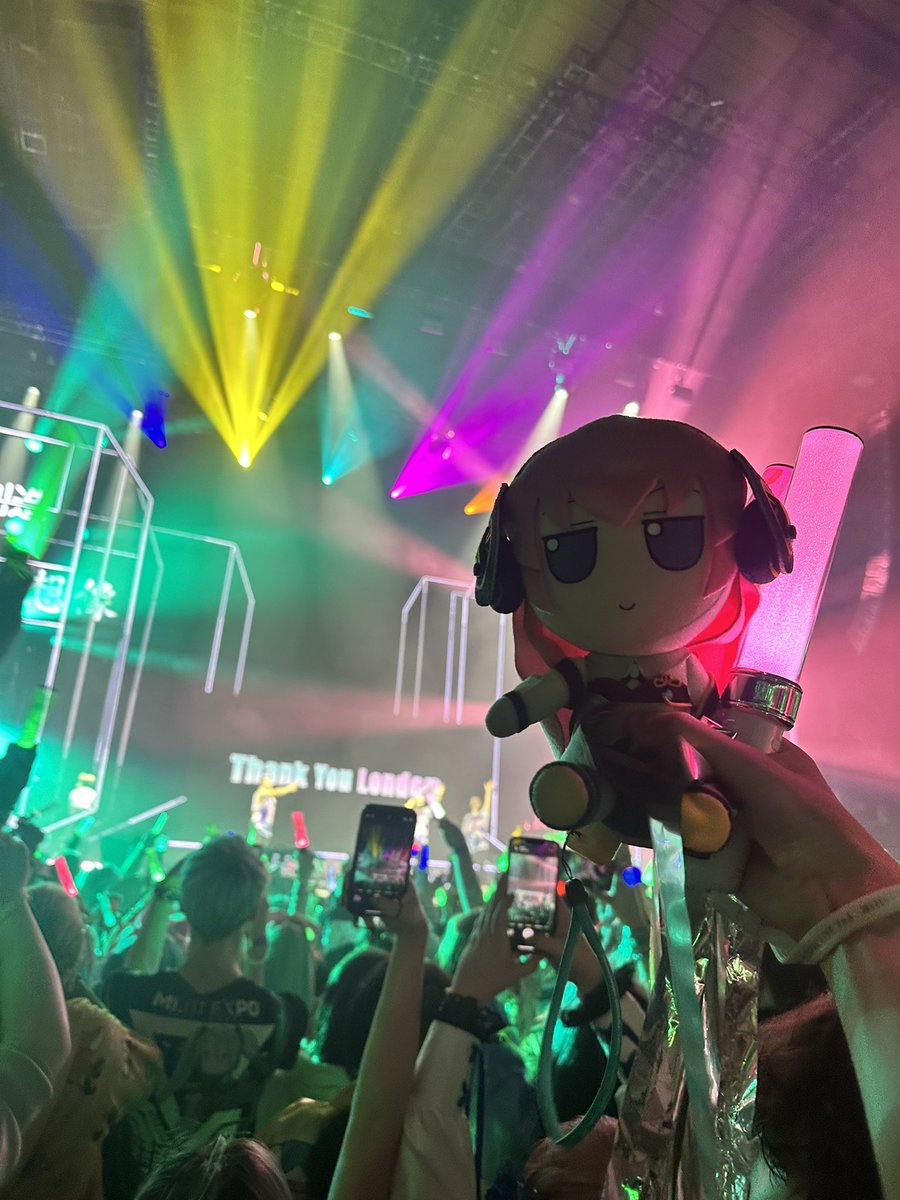 eternal_h_'s tweet photo. @octocatto I was waitingggg I even had the Fumo raised ready https://t.co/4yWv82cuQu