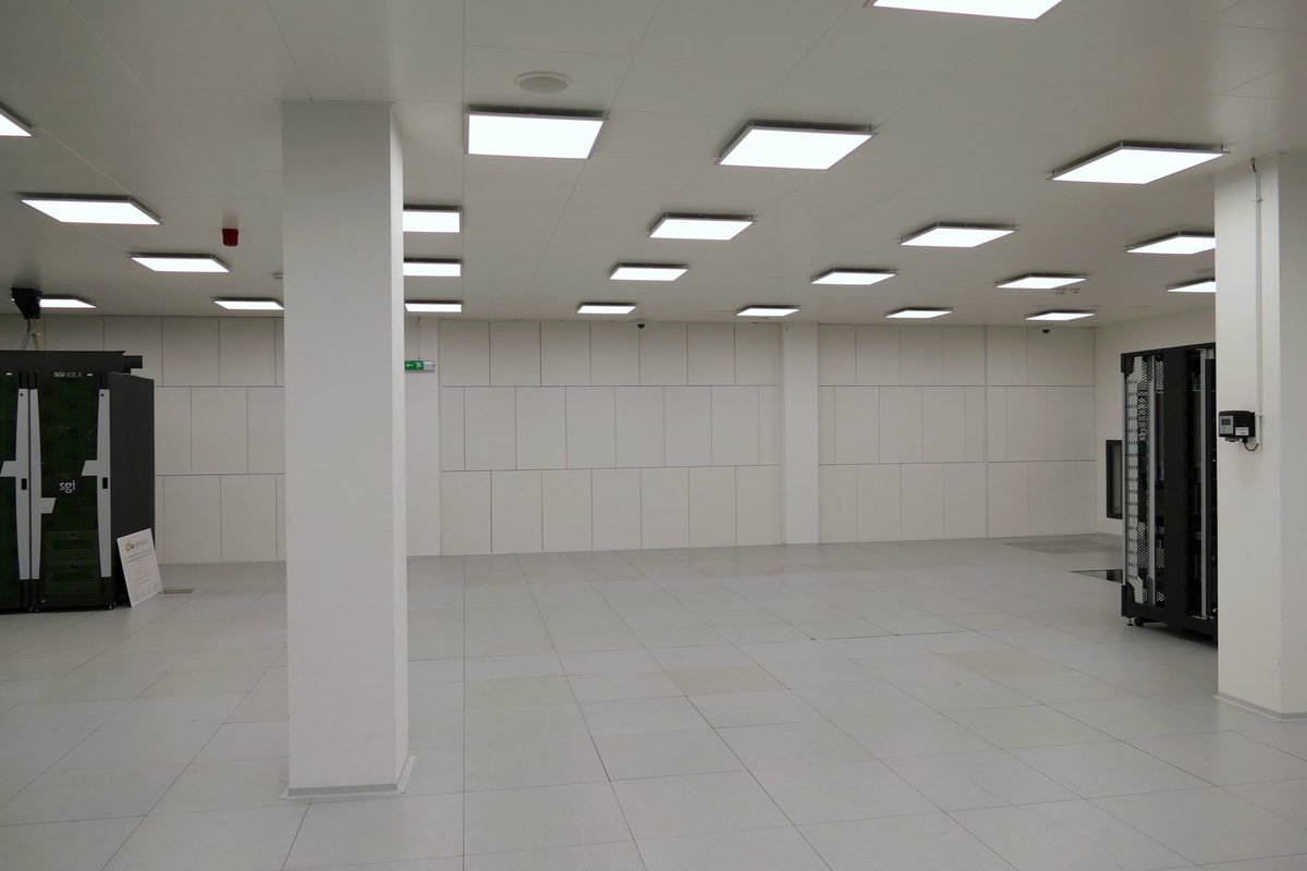 Here’s a look at our data room, quieter now after the Salomon supercomputer was moved out - but still home to powerful machines helping cutting-edge research.

#it4innovations #hpc #dataroom