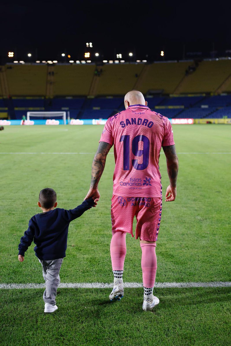 De padres a hijos. 
Una herencia que nos une.
#LaUniónDePorVida 💛💙🐥

#75AniversarioUD #LaUniónHaceLasPalmas