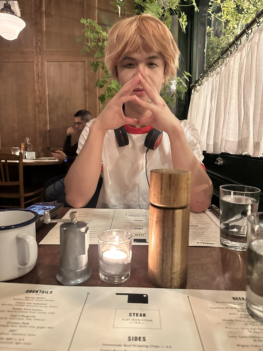eternal_h_'s tweet photo. On a date with Yosuke rn what should I do https://t.co/9o8huLo7rx