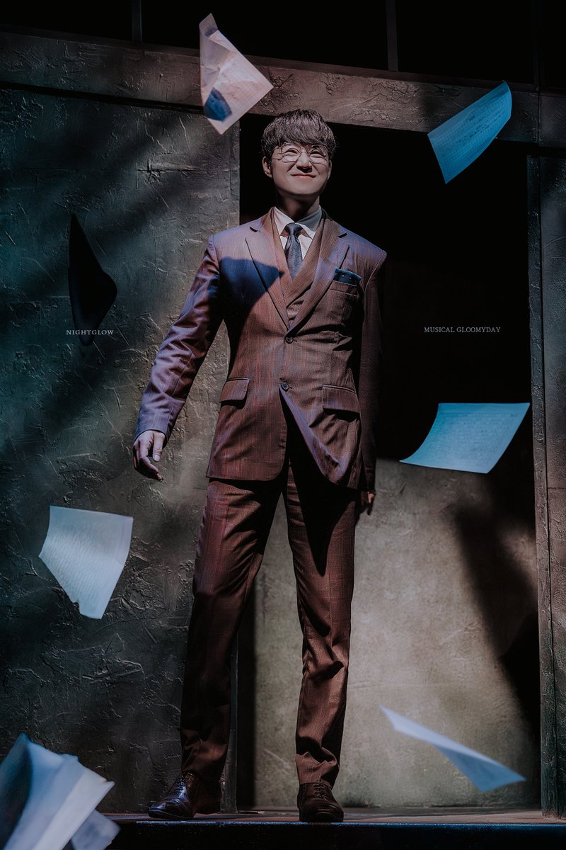 241027 뮤지컬 사의찬미 총막 무대인사  
김우진 #김종구 배우님 
윤심덕 #안유진 배우님  

키스, 막. 
지은이.   

김우진.