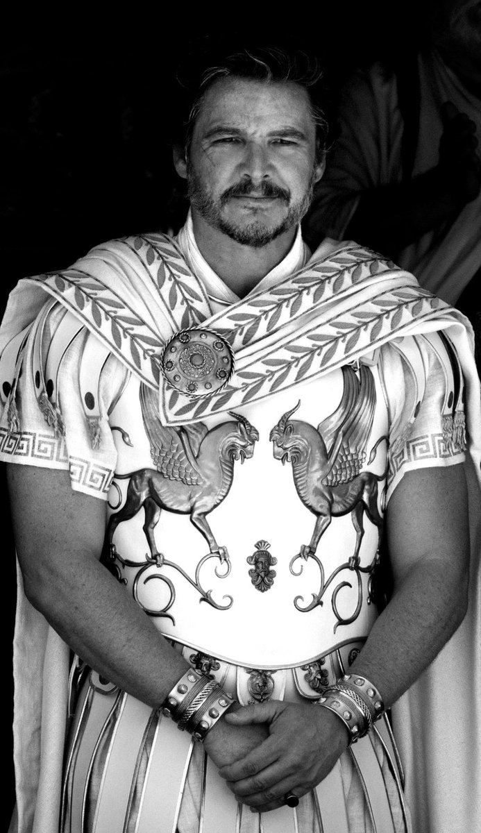 ZorayaMejia's tweet image. 😉 #PedroPascal en B/N.
🎯 #Pascalispunk
🎬 #GladiadorII