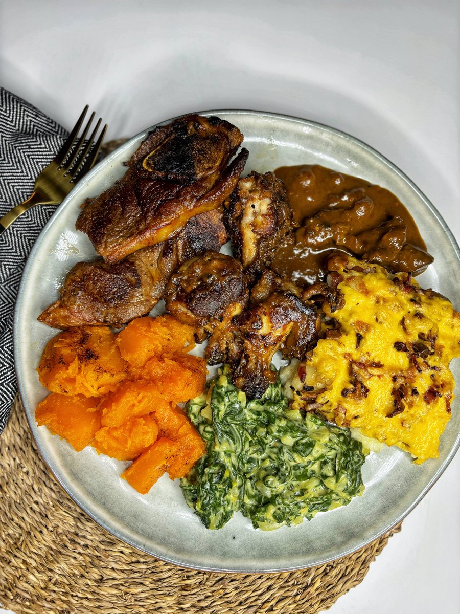 MsBunny's tweet photo. Food coma in full effect ๐ฎโ๐จ This Sunday plate hit different! ๐ฝ๏ธ #SundayFeast #FoodComa #soulfoodsunday #safood #sondagkos https://t.co/mxtC2Yb7Ek