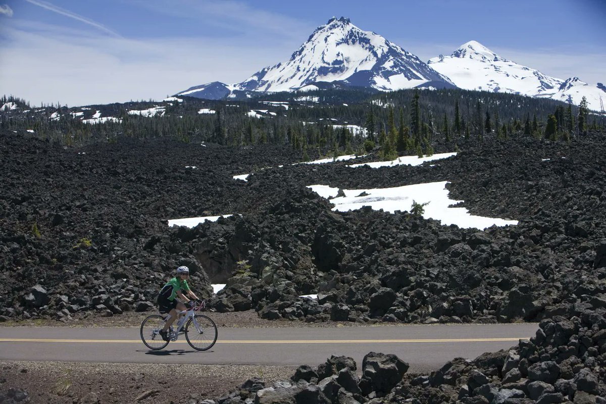 ZachsORoutdoors's tweet photo. NEW: @OregonDOT says McKenzie Pass Hwy 242 is closed to biking/skiing/snowmobiling in the offseason. That’s a stunner for groups that have recreated there for generations. It’s sparked a lot of confusion &amp; anger. I explain in detail: https://t.co/cKZUdr24uu https://t.co/l2rVGPW6d6