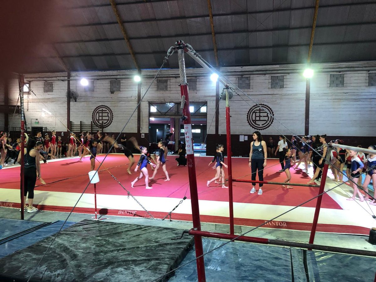 CruzadaGranate's tweet photo. GIMNASIA ARTÍSTICA EN ACCIÓN!

Ayer, el Multiestadio Quindimil fue testigo de un nuevo torneo amistoso que reunió a nuestros talentosos atletas granates y equipos de la Provincia de Buenos Aires.

#Lanus 
#GimnasiaArtistica #OrgulloGranate https://t.co/EdKxBWAKk5