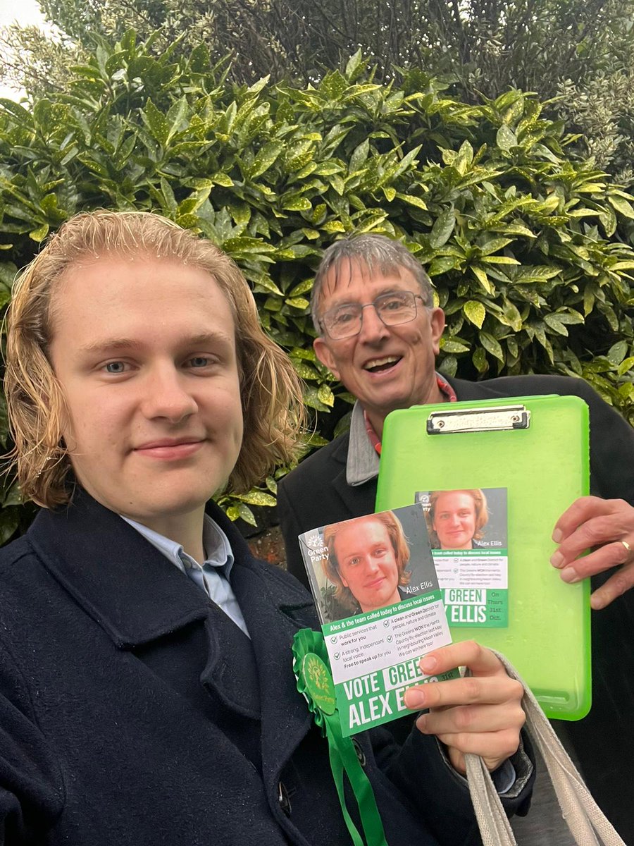 A busy final weekend of canvassing for Alex Ellis, our Green Party candidate for Bishops Waltham 

#VoteAlex on Thursday 31
