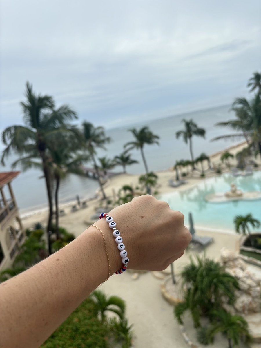 daphh_b's tweet photo. @BuffaloBills @MillerLite Belize! 💙❤️ https://t.co/T42Kpvra4D