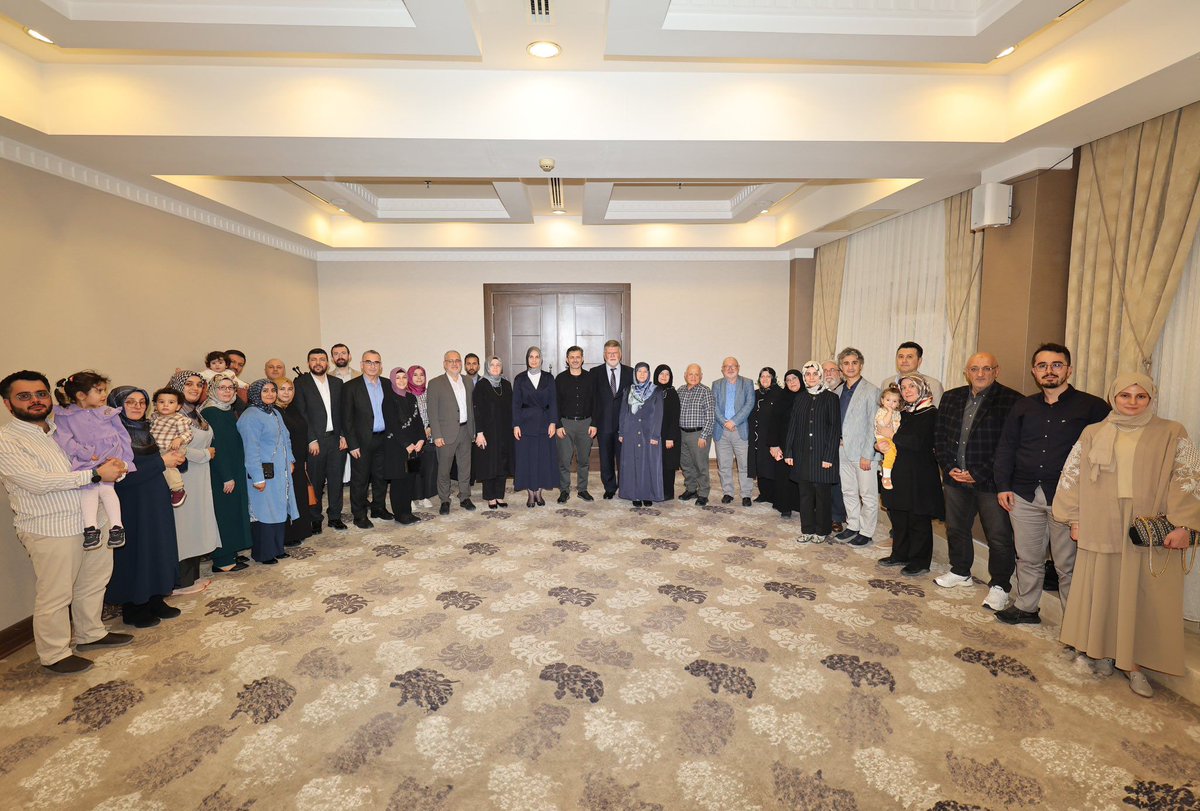 hsvistanbul's tweet photo. Hayat Sağlık ve Sosyal Hizmetler Vakfı olarak Aile Buluşması ‘24 etkinliğimizi gerçekleştirdiğimiz Afyonkarahisar’da il valimiz Sayın Doç Dr Kübra Güran Yiğitbaşı hanımefendi ve kıymetli eşleri Dr Selim Yiğitbaşı’yla bir araya geldik. Kabulleri için kendilerine teşekkür ederiz. https://t.co/4ZzrdB7OGv