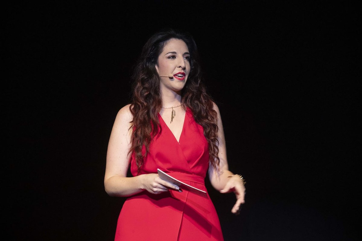 LYDIA MARTÍN

En Lydia Martín confluyen los proyectos desde diferentes vertientes, tantas que nos demuestran que estamos ante una creadora sin límites. La música forma parte de su vida desde que prácticamente empezó a hablar, subiéndose con 6 años a su primer escenario (+)