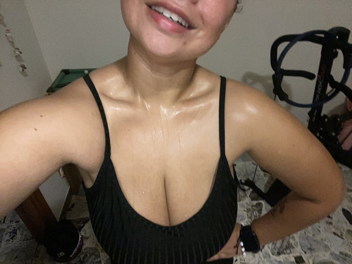 AngelaM1995's tweet photo. 🦵🏼🍑🖤♥️ https://t.co/9auc8uhKZS