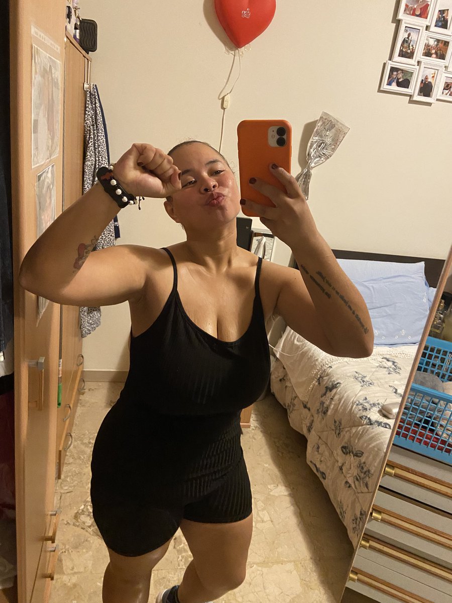 AngelaM1995's tweet photo. 🦵🏼🍑🖤♥️ https://t.co/9auc8uhKZS