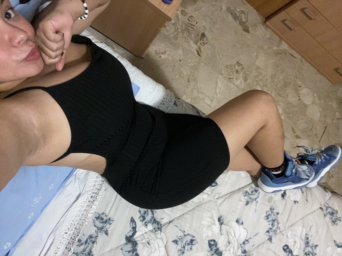 AngelaM1995's tweet photo. 🦵🏼🍑🖤♥️ https://t.co/9auc8uhKZS
