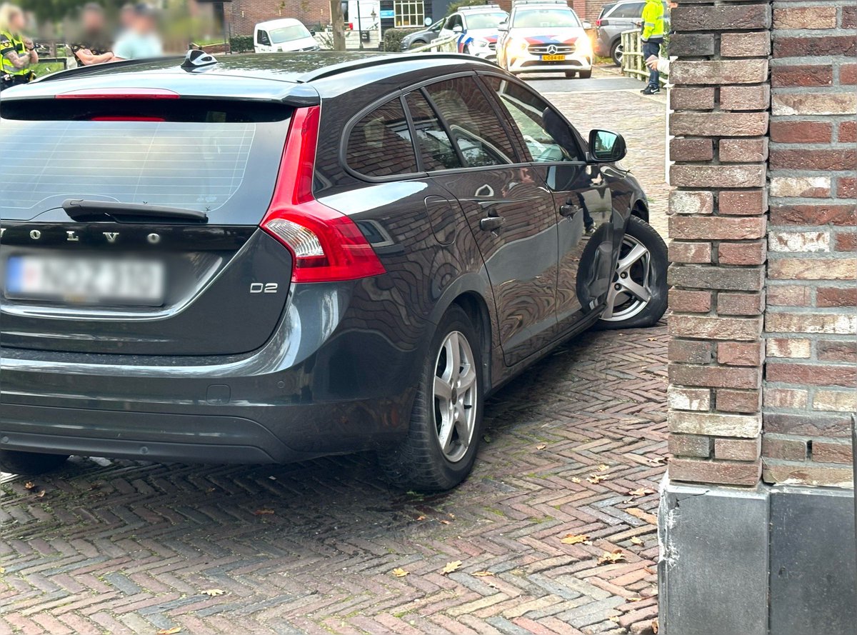 Litouwer aangehouden na botsing tegen woning in Opperdoes