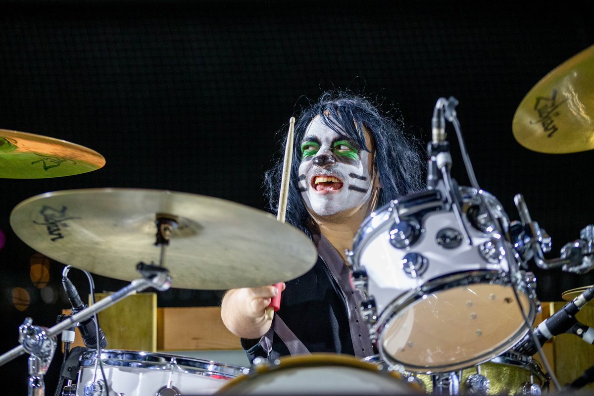 <a href="/minikiss/">MINIKISS</a> helped us celebrate our playoff spot with a post-game concert for Fan Appreciation Night🎸💥

#PITvELP #HOUNDTAHN