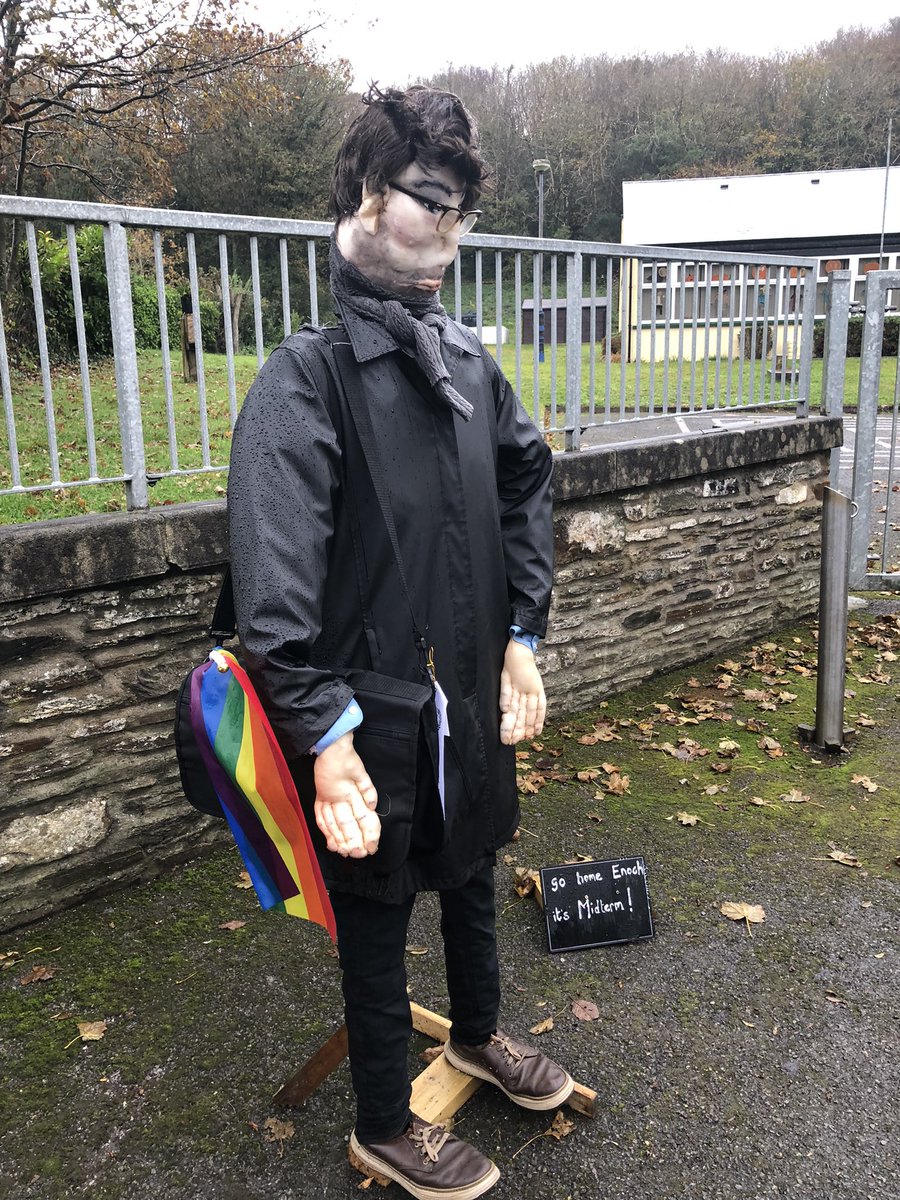 #leapscarecrowfestival 🙊 …… I think it’s the sachel that gets me