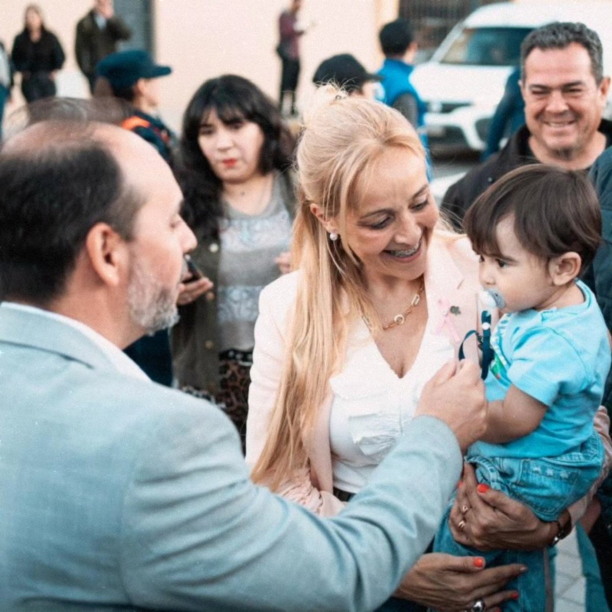 acarolinamartin's tweet image. Me acompañó Nachito a la inauguración de la obra 🚧 de ensanche de la avenida Maipú que conecta Ciudad Universitaria con el Río Suquía.
💬 "Estamos muy orgullosos de continuar la transformación de un sector que estaba abandonado..."

#conectar #integrar #humanizar