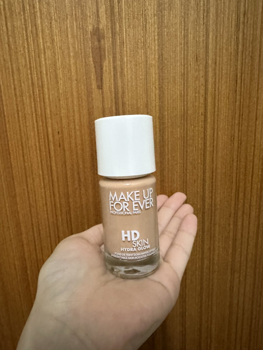 staywithham's tweet photo. ส่งต่อรองพื้นของ Make up forever รุ่น HD skin hydra glow สี 2R24 เราซื้อมาจากอเมริกาค่ะ ใช้ไปประมาณ 6-7 ครั้ง ในเว็บอฟช.ไทยราคา 1850 เราส่งต่อที่ 1300 รวมส่ง ทักมาสอบถามได้ค่ะ 
#ส่งต่อเครื่องสำอางมือสอง #ส่งต่อคสอของแท้ #ส่งต่อคสอมือ2 #ส่งต่อ #ส่งต่อเสื้อผ้ามือสอง #คสอมือ2 https://t.co/KBvKL9liau