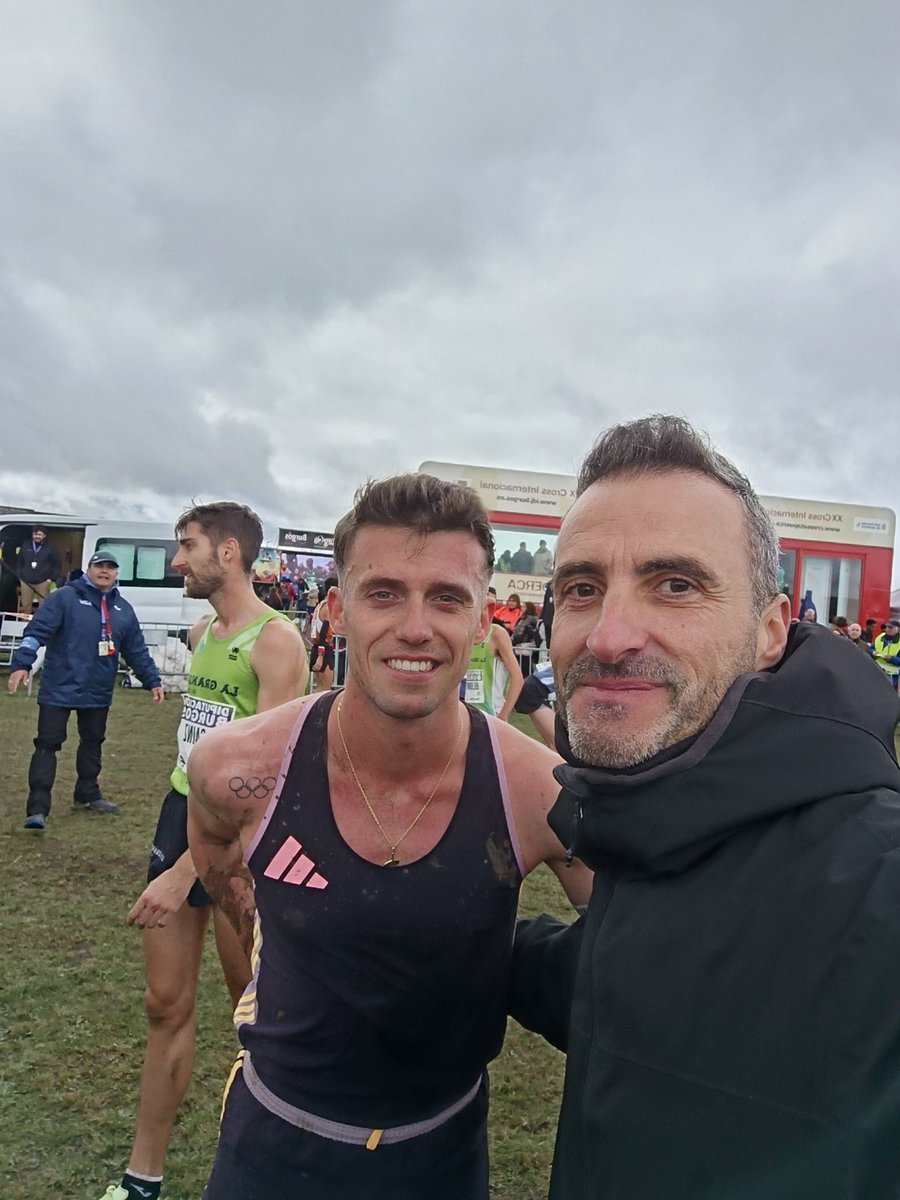 SergioExtra's tweet photo. @Charlieatle Aúpa Carlos!! Menudo carrerón hoy en Atapuerca!! De otro planeta!! Enhorabuena 👏🏻👏🏻👏🏻 https://t.co/qnKiixerft