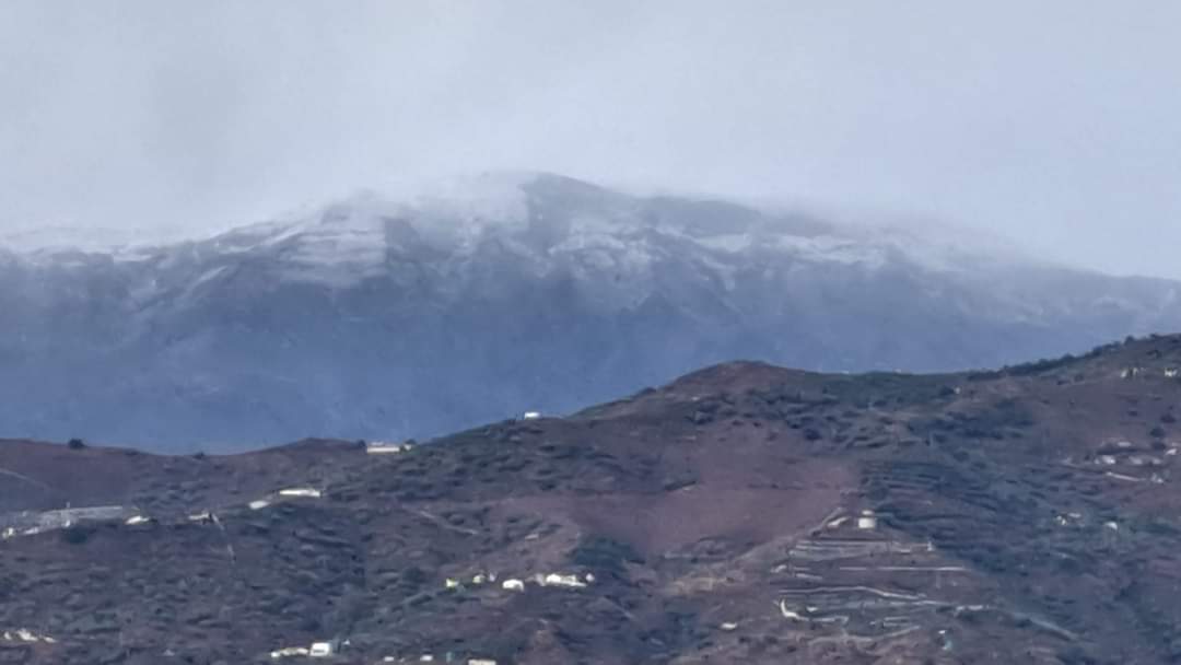 Primera nevada otoñal en La Maroma, Sierra Tejeda.