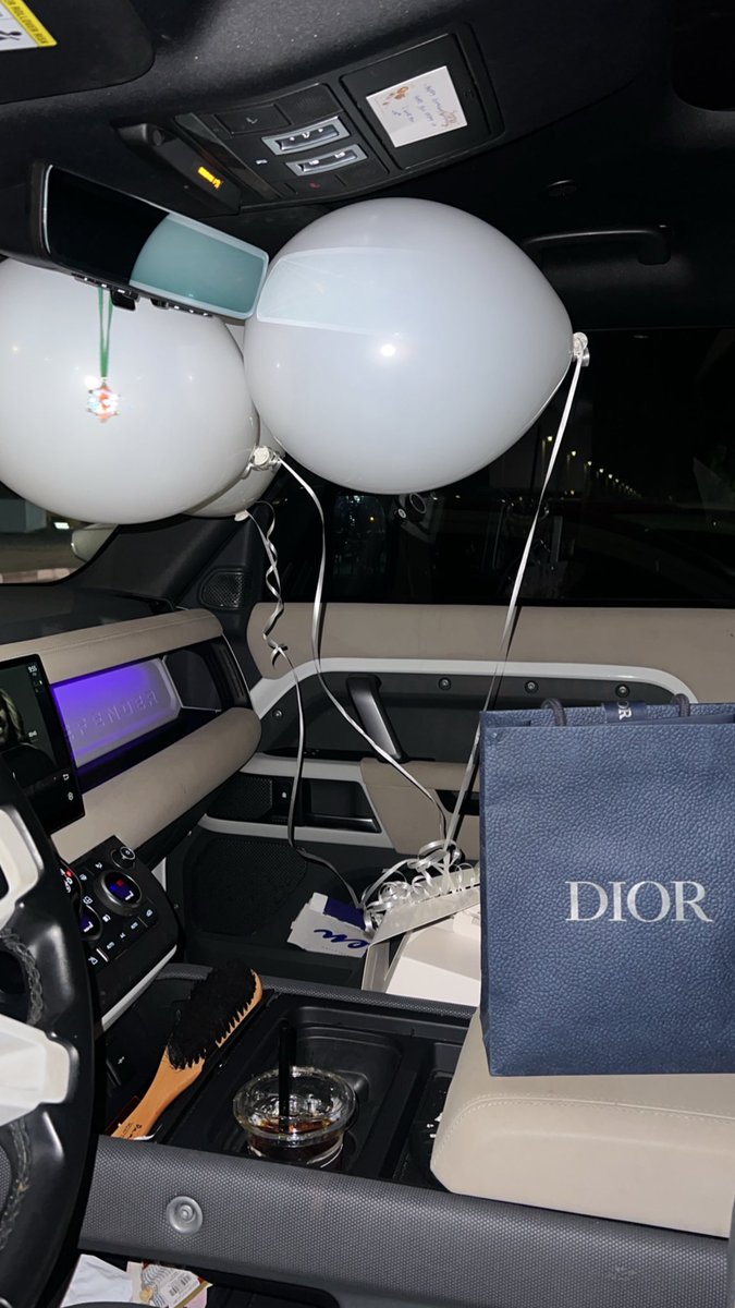 iiqqz's tweet photo. Birthday gifts🎂 https://t.co/PYTfHzCZ0T