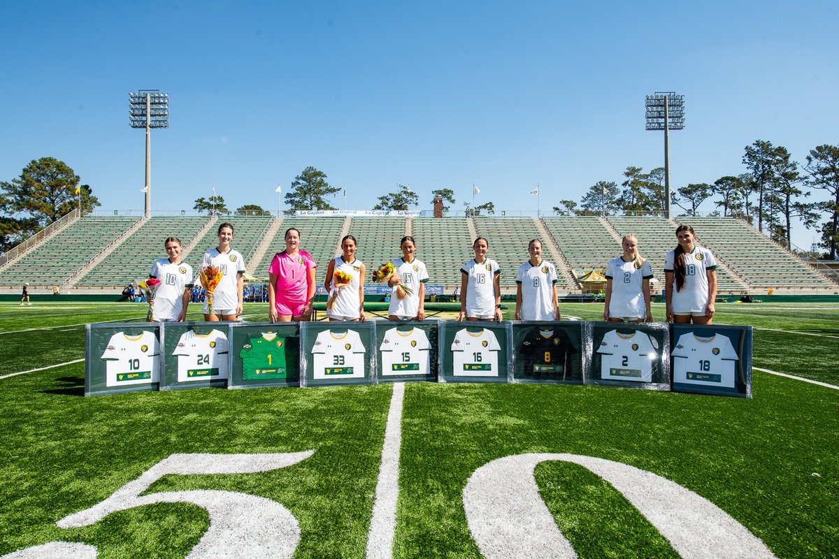 Today we recognize the dedication and commitment of our 9 seniors on this team. It has been an absolute pleasure to have you be a part of this program! 

#LionUp | #LionsForLife