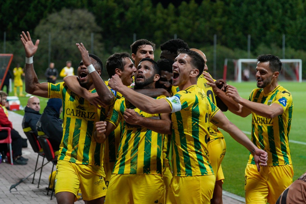 CDTondela1933's tweet photo. 𝑷𝒆𝒍𝒐 𝑻𝒐𝒏𝒅𝒆𝒍𝒂 💛💚 https://t.co/NFOHBW4WTW