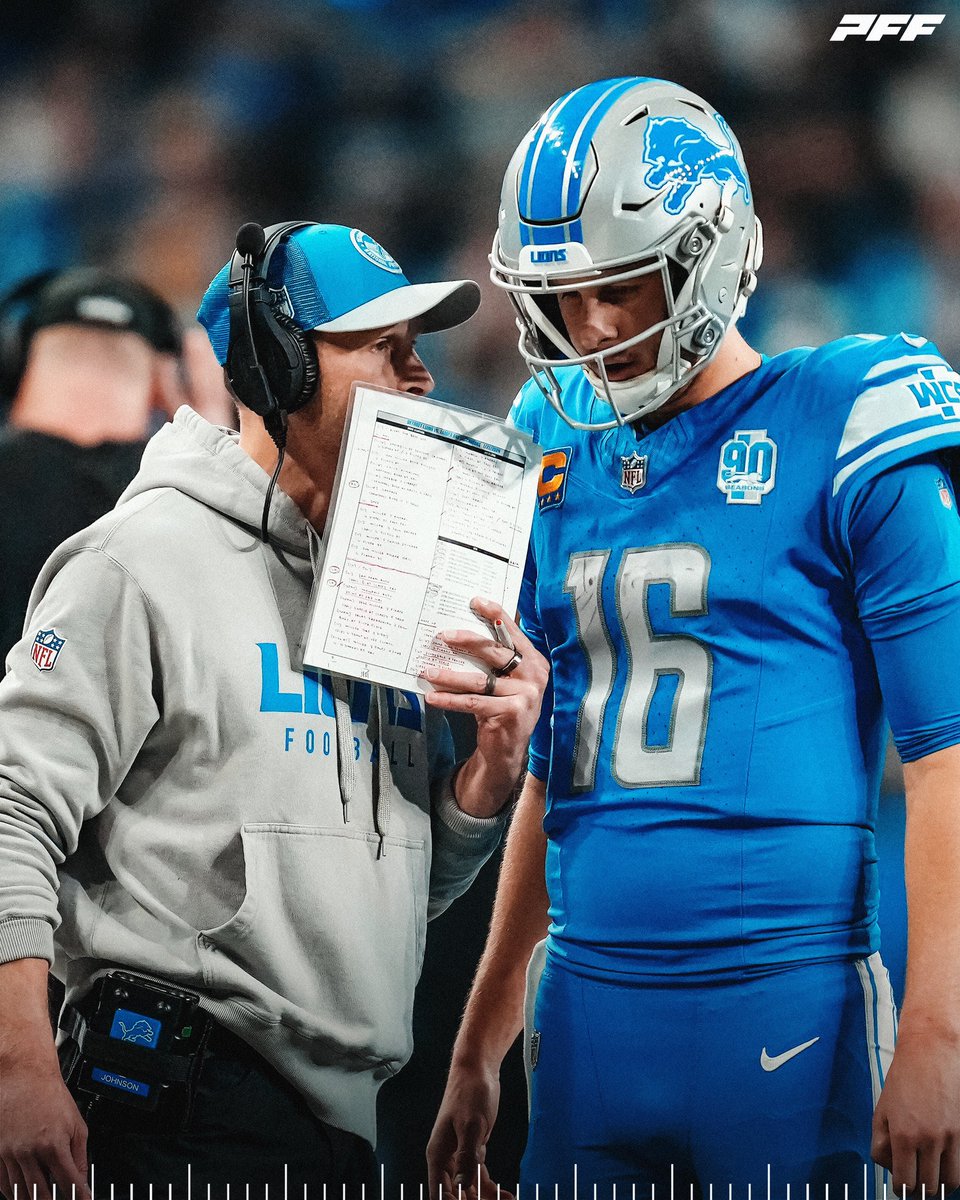 PFF's tweet photo. The Lions offense in the first half:

🔹 9 net passing yards
🔹 35 points scored https://t.co/4DjCdaJ8No