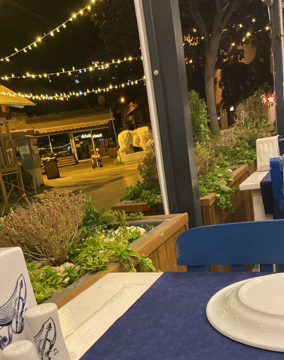 Bazı masaların anısı vardır...🥺💐
<a href="/cileemozturkk/">Çilem</a>