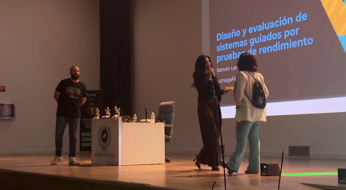 samarj_h's tweet image. Hace un año asistí al @BiznagaFest como parte del público, y este año tuve el honor de ser presentadora del evento. Nunca había presentado antes ni me imaginé que algún día lo haría, y qué orgullo que mi primera vez fuera en este evento.
Aquí les dejo unas fotos🥰
#biznagafest24