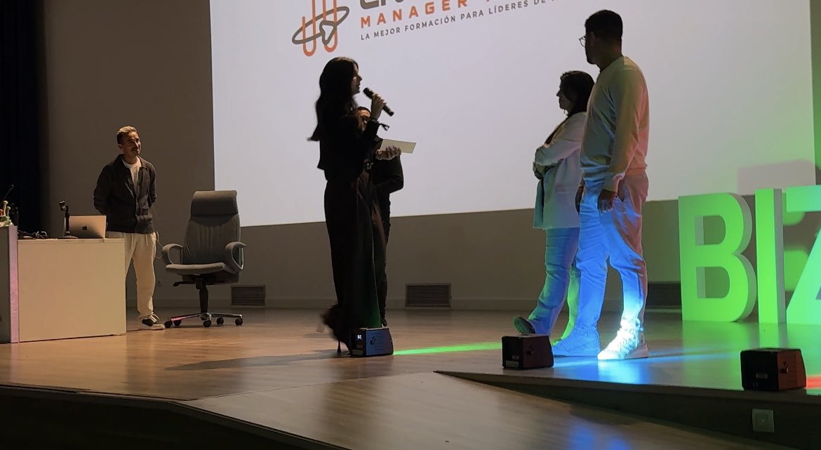 samarj_h's tweet image. Hace un año asistí al @BiznagaFest como parte del público, y este año tuve el honor de ser presentadora del evento. Nunca había presentado antes ni me imaginé que algún día lo haría, y qué orgullo que mi primera vez fuera en este evento.
Aquí les dejo unas fotos🥰
#biznagafest24