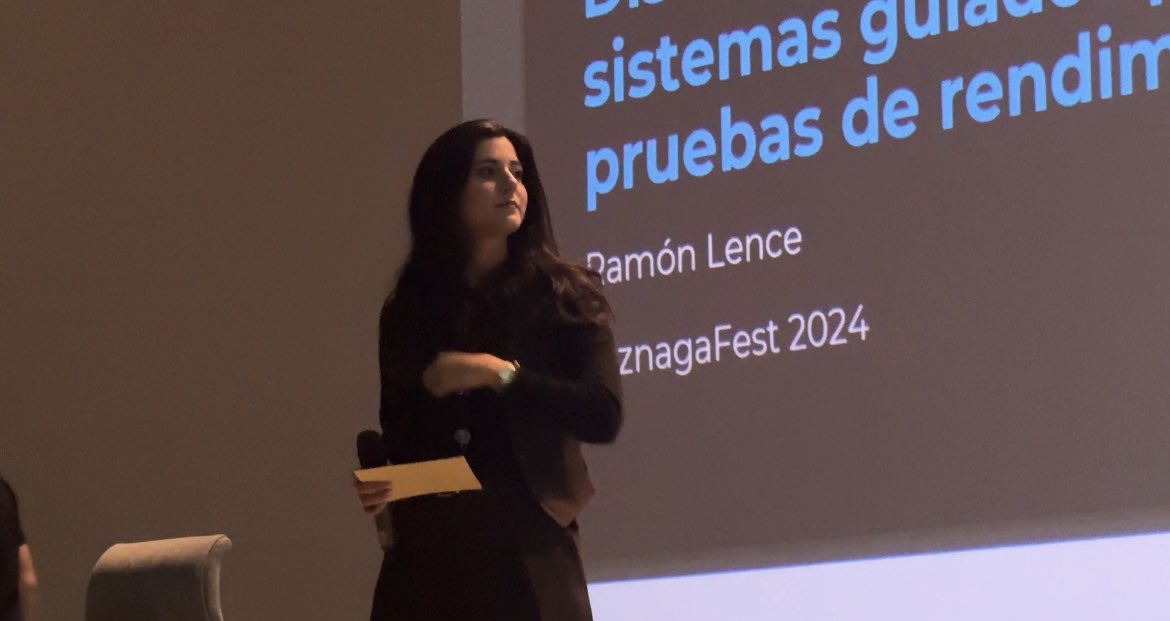 samarj_h's tweet image. Hace un año asistí al @BiznagaFest como parte del público, y este año tuve el honor de ser presentadora del evento. Nunca había presentado antes ni me imaginé que algún día lo haría, y qué orgullo que mi primera vez fuera en este evento.
Aquí les dejo unas fotos🥰
#biznagafest24