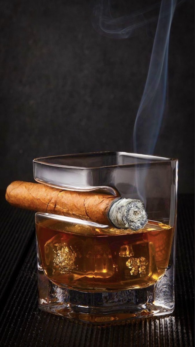 AtwLuv's tweet photo. @brs3333333 Cheers Bradley 🥃🥃 and happy Sunday ✨ https://t.co/xkA4ru18Xw
