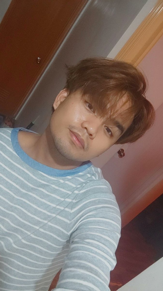 Judgeable_01's tweet photo. Selfie muna bago maligo🥶 https://t.co/bJqnEBcvzc