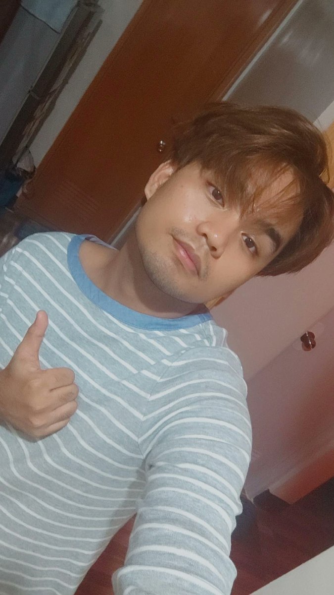 Judgeable_01's tweet photo. Selfie muna bago maligo🥶 https://t.co/bJqnEBcvzc