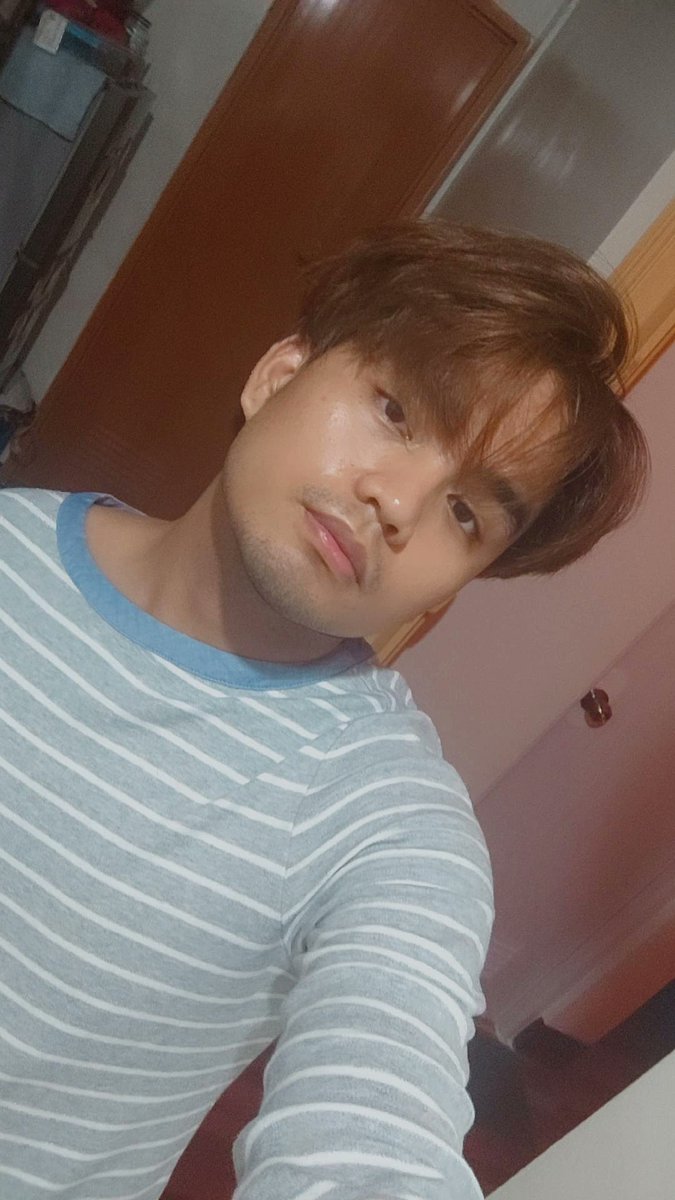 Judgeable_01's tweet photo. Selfie muna bago maligo🥶 https://t.co/bJqnEBcvzc
