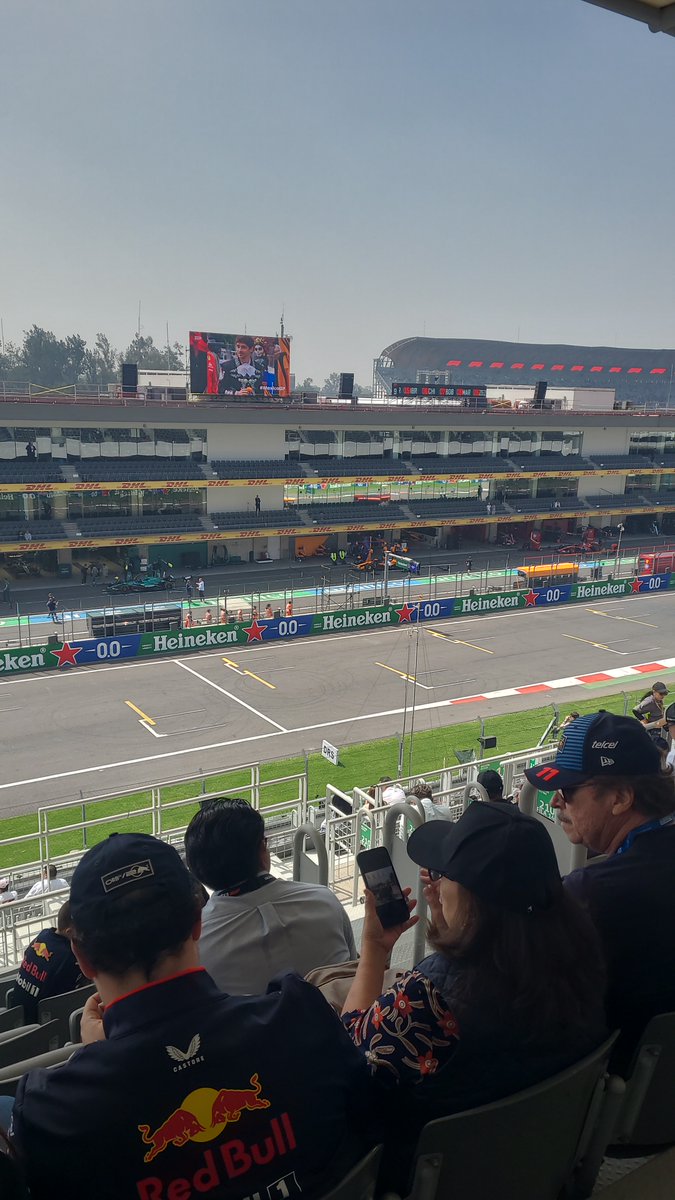 MelomanosSw's tweet photo. Ya en nuestros lugares listos para la carrera
#F1 https://t.co/RVUlP9r51v