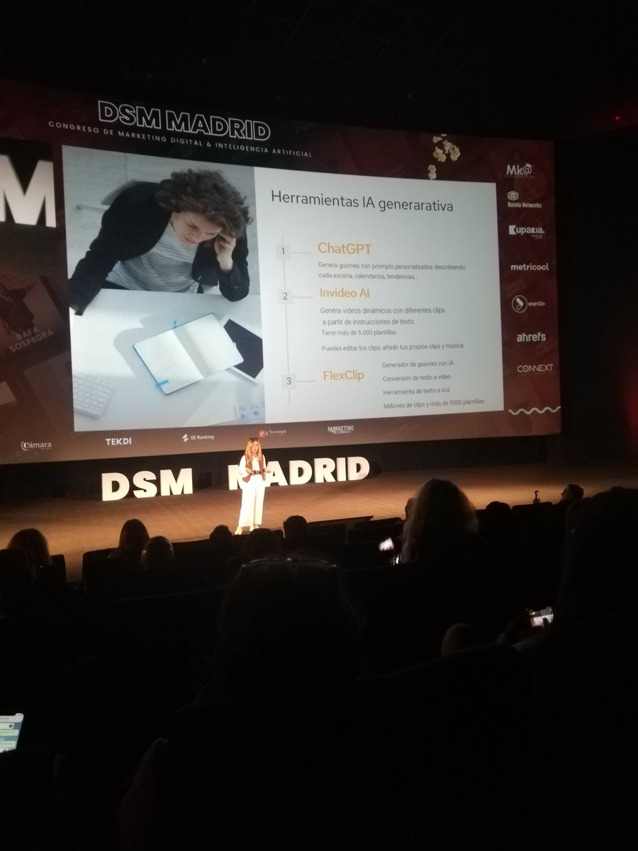 Evento DSM Madrid  26 de octubre de 2024
Maravillosa ponencia de Fátima Martínez explicando cómo la I.A nos puede ayudar en la generación de contenido y videos en TiK TOK con ChatGPT, Invideo y FlexClip.
Es desde luego una profesional digna de seguir.