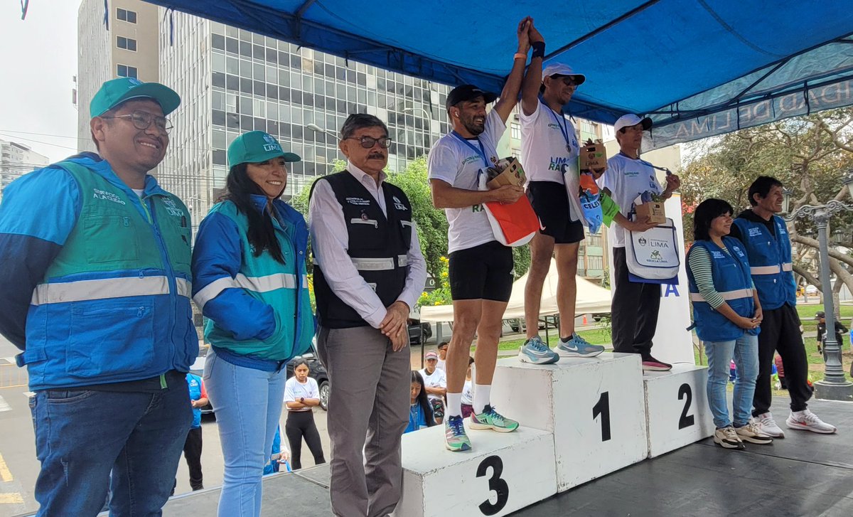 MuniLima's tweet photo. ¡Corriendo por una #Lima más sostenible!

Vecinos y deportistas se unieron a la emocionante carrera #LimaRAEE5k, que combinó el deporte y la conciencia #ambiental sobre el manejo de los residuos de aparatos #eléctricos y #electrónicos.  

¡Unidos trotamos por el #medioambiente! https://t.co/xVvPhJPLtB
