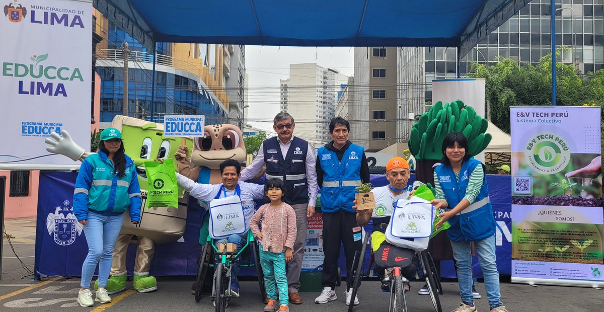 MuniLima's tweet photo. ¡Corriendo por una #Lima más sostenible!

Vecinos y deportistas se unieron a la emocionante carrera #LimaRAEE5k, que combinó el deporte y la conciencia #ambiental sobre el manejo de los residuos de aparatos #eléctricos y #electrónicos.  

¡Unidos trotamos por el #medioambiente! https://t.co/xVvPhJPLtB