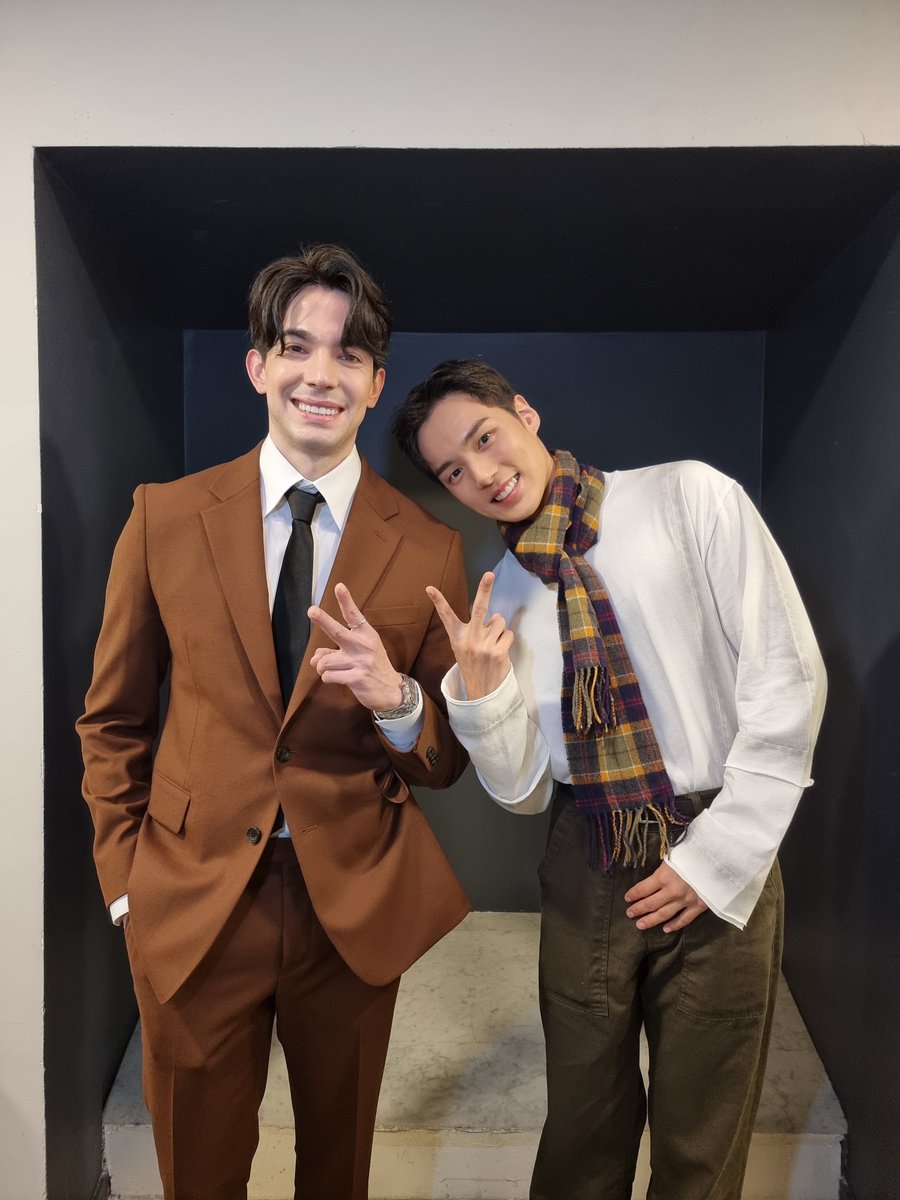 같이엠씨해주신로빈님 통역사님 다 감사합니다 ㅎㅎ 진짜 좋았어요 몬베베 또봐!! #민혁