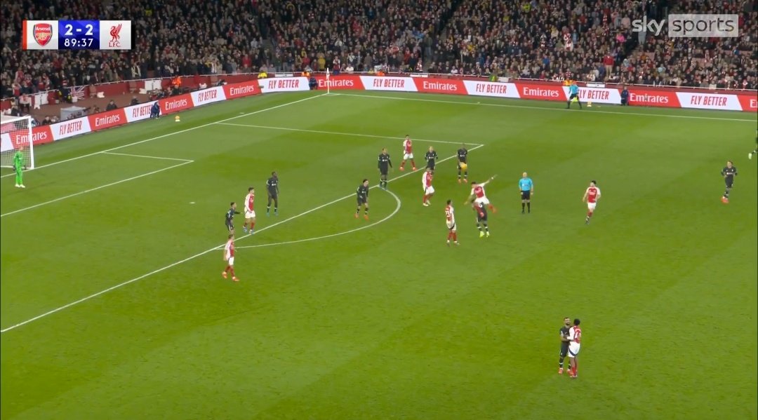 BetaKopites's tweet photo. Buat fans Arsenal yang masih komen ini itu, nih foulnya di sini.

Pas Szobo kena tindih di udara sama Kiwior ini sudah foul.

Meskipun gak foul, itu dorongan Kai juga baka foul kok, jadi aman aja.

Yakali gini doang kudu dijelasin lagi. 😑 https://t.co/kHf4XPc8Kx